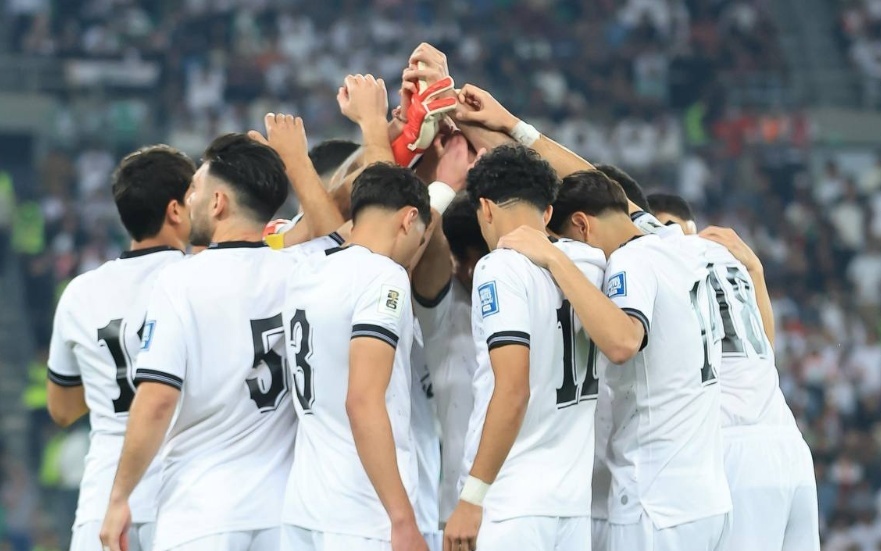 عقب الخسارة.. منتخب العراق يقع في خطأ إداري غريب (فيديو)