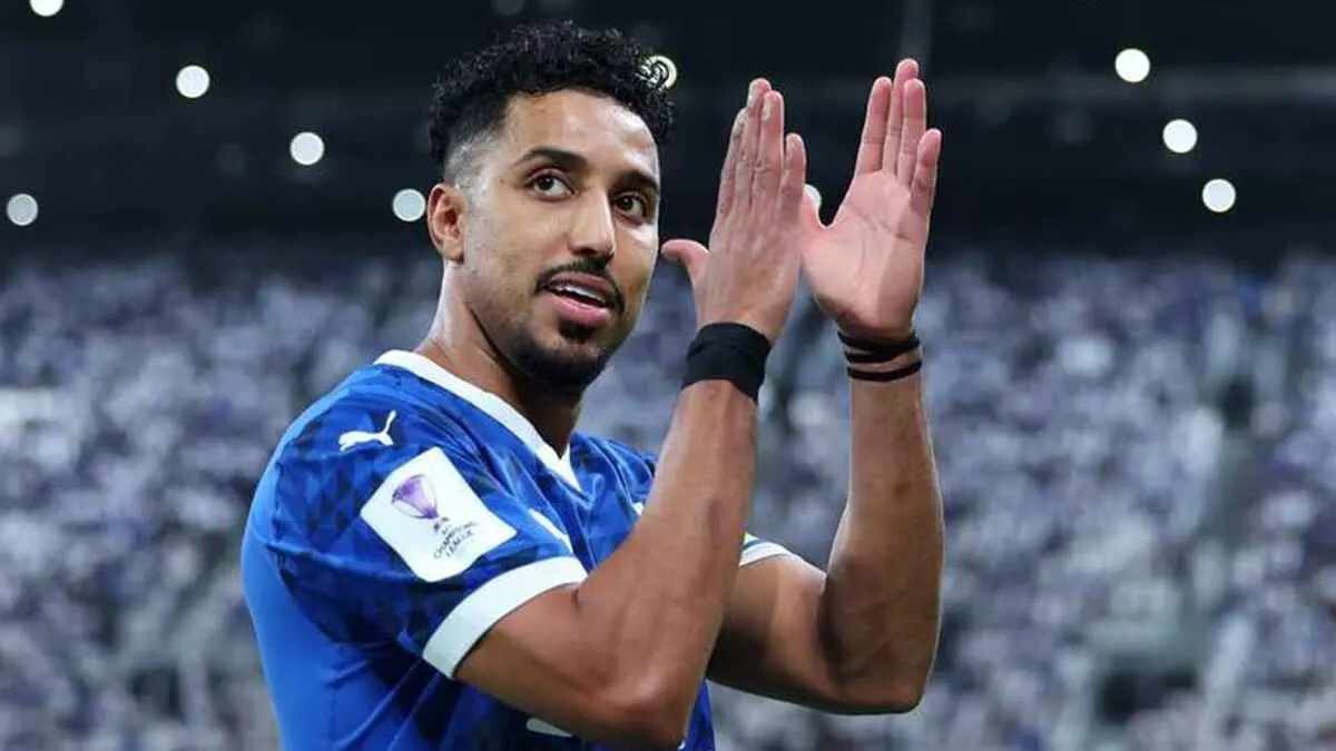 نجم الهلال السعودي يثير الجدل بصورة مثيرة