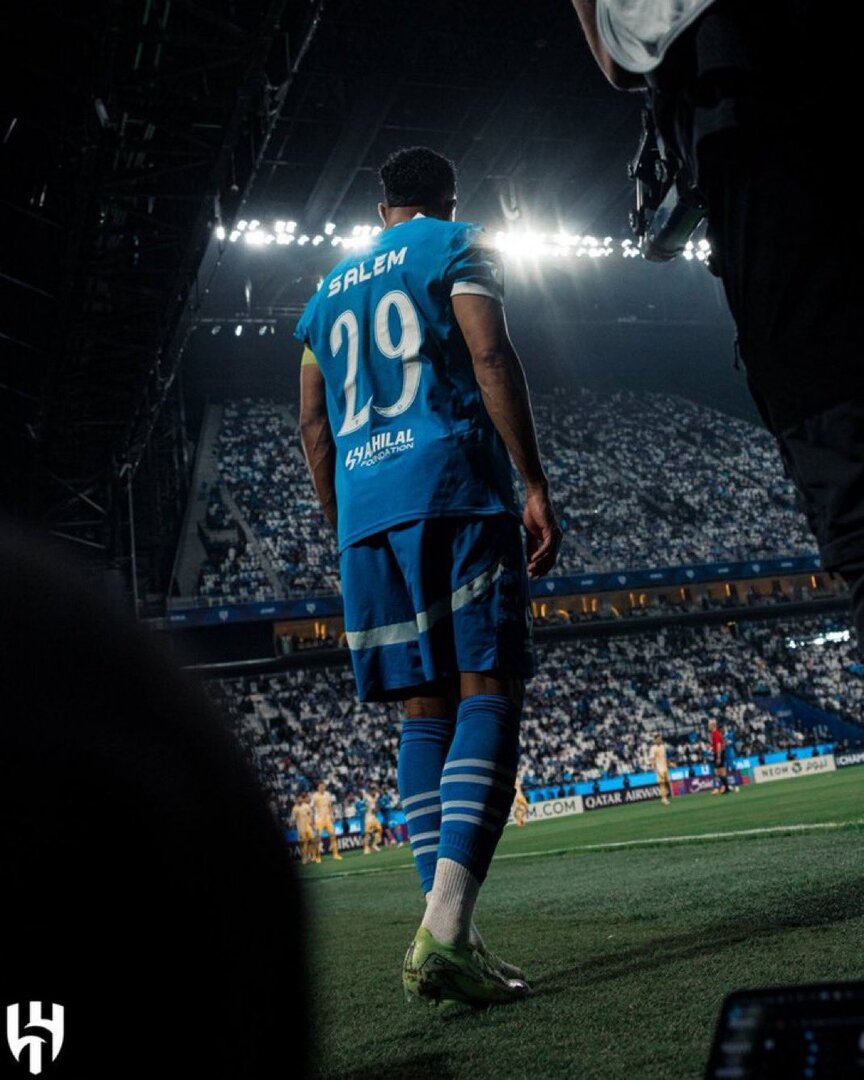 الوليد بن طلال ينهي أزمة تجديد عقد نجم الهلال السعودي