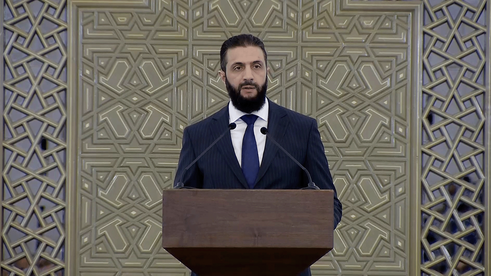 الشرع يعلن تشكيلة الحكومة السورية الجديدة