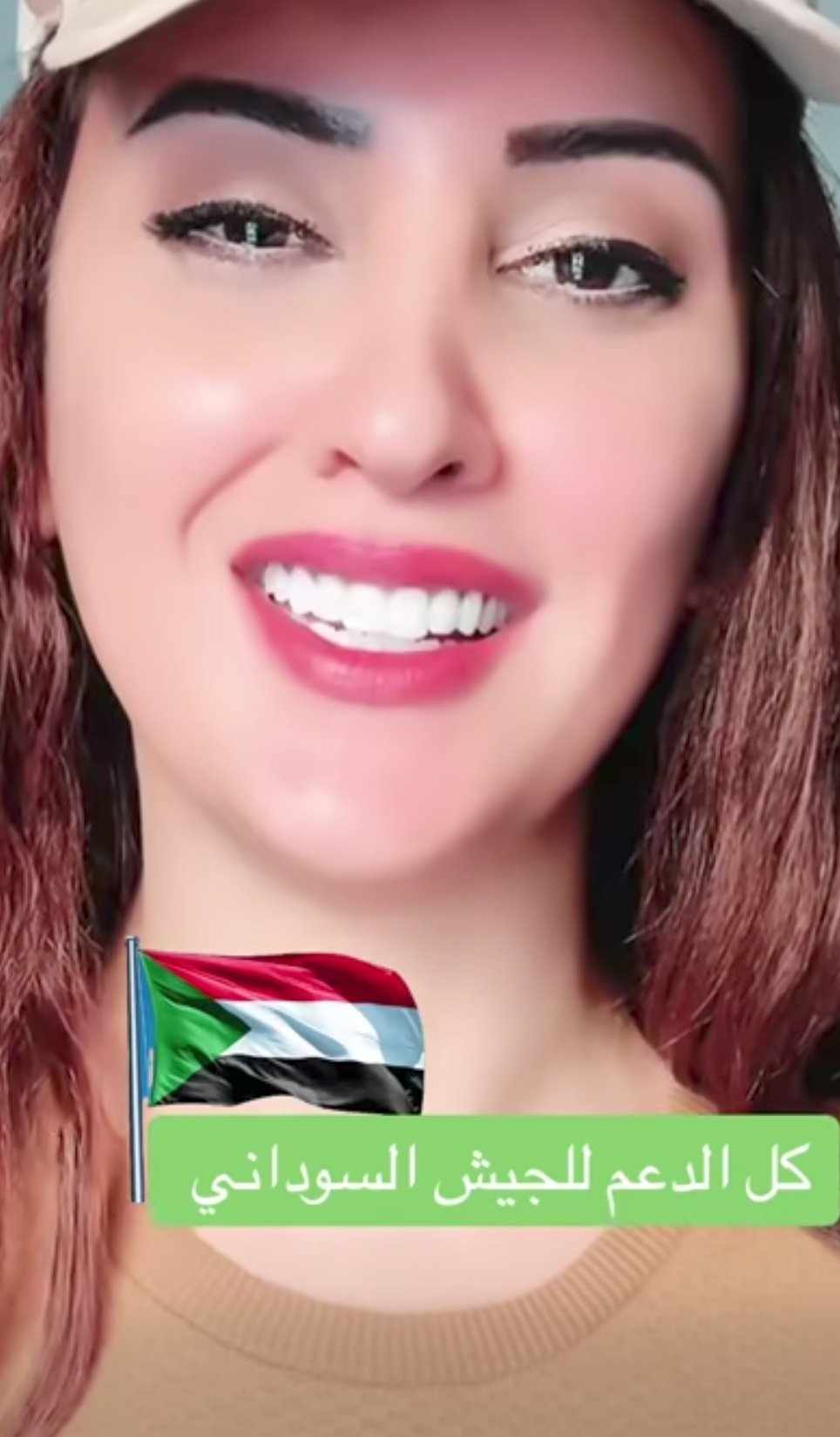 شاهد بالصورة والفيديو.. الناشطة المصرية الحسناء “خلود” تواصل دعمها للجيش السوداني والشعب وتحتفل بتحرير الخرطوم بترديد الأغنية الوطنية (أمتي يا أمة الأمجاد)