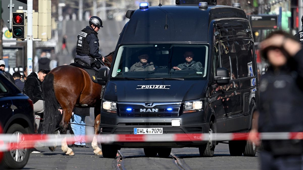 دهسٌ بلا إنذار: كيف تحولت السيارة إلى سلاح إرهابي في شوارع أوروبا؟بعد حادثة الدهس المروعة في فانكوفر التي أودت بحياة 11 شخصًا، نسلّط الضوء على سلسلة من الهجمات المماثلة في أوروبا، حيث تحولت السيارات إلى أدوات للقتل في هجمات دموية شملت مدنًا كبرى مثل برلين، نيس، ولندن.اقرأ المقال كاملا