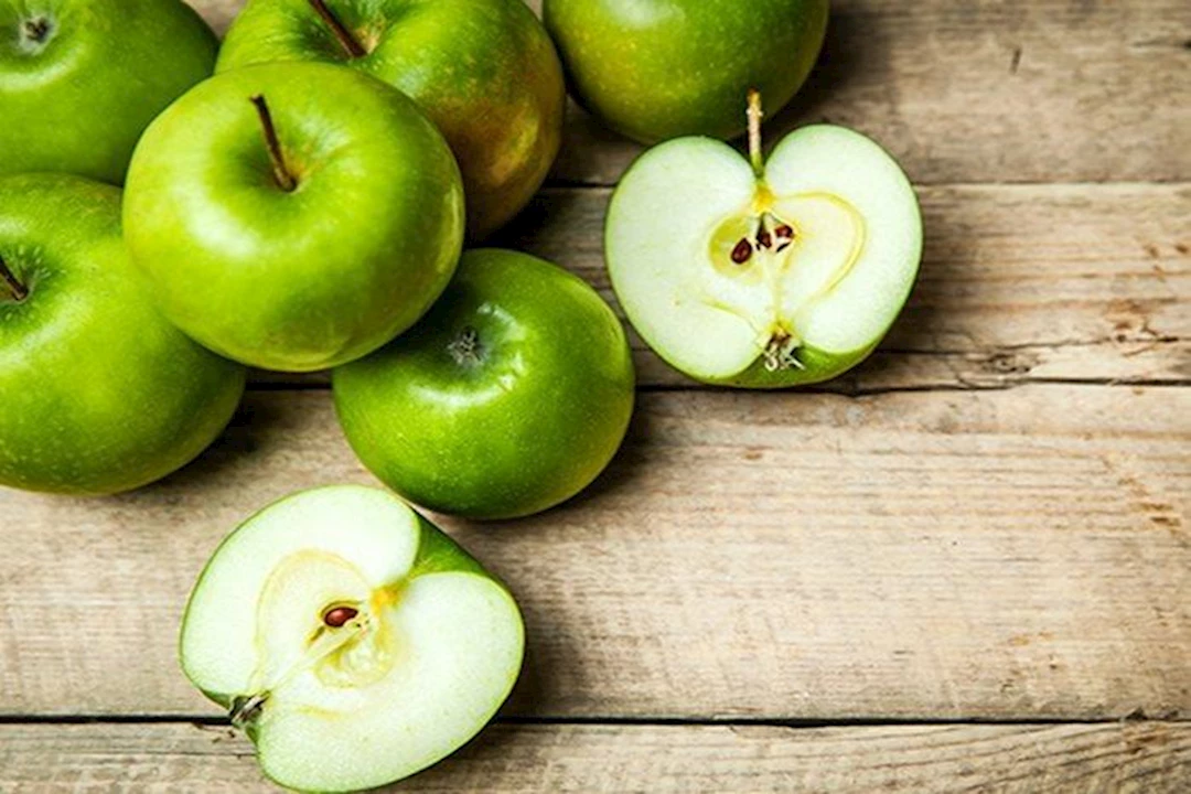 ماذا يحدث للجسم عند تناول تفاحة خضراء يوميًا؟