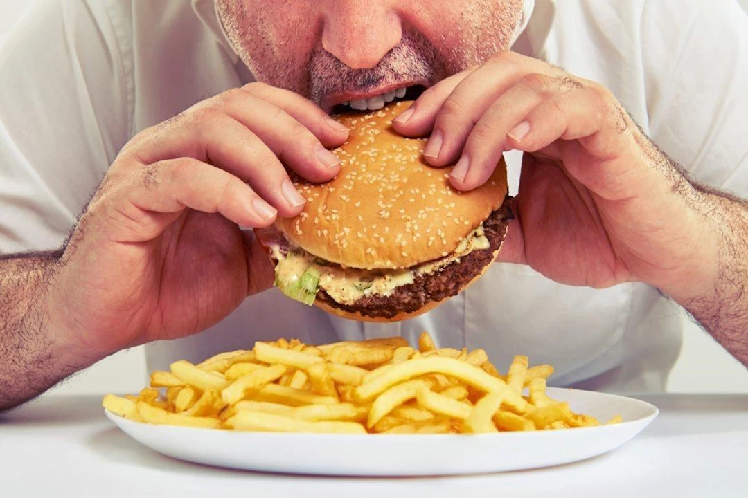 الوجبات السريعة على الكبد- إليك تأثيرها