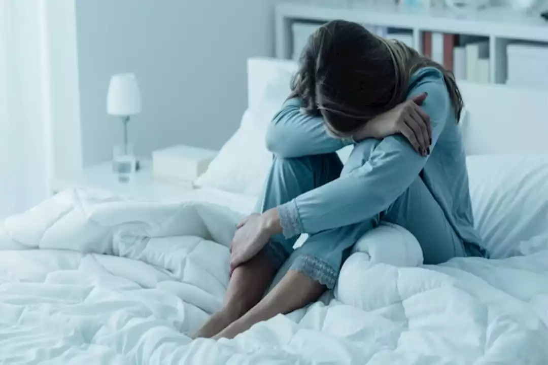 الاستيقاظ المتكرر ليلًا.. علامة تحذيرية من جسمك؟
