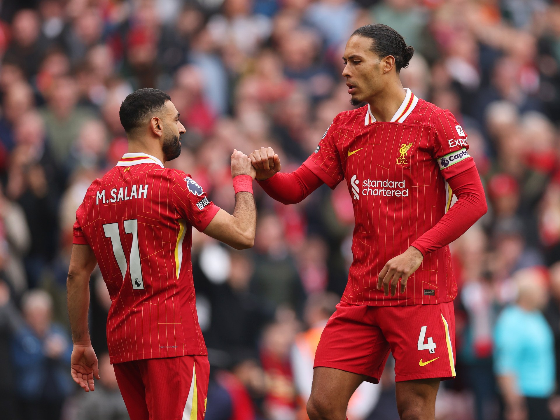 بعد صلاح.. فان دايك باق مع ليفربول حتى 2027