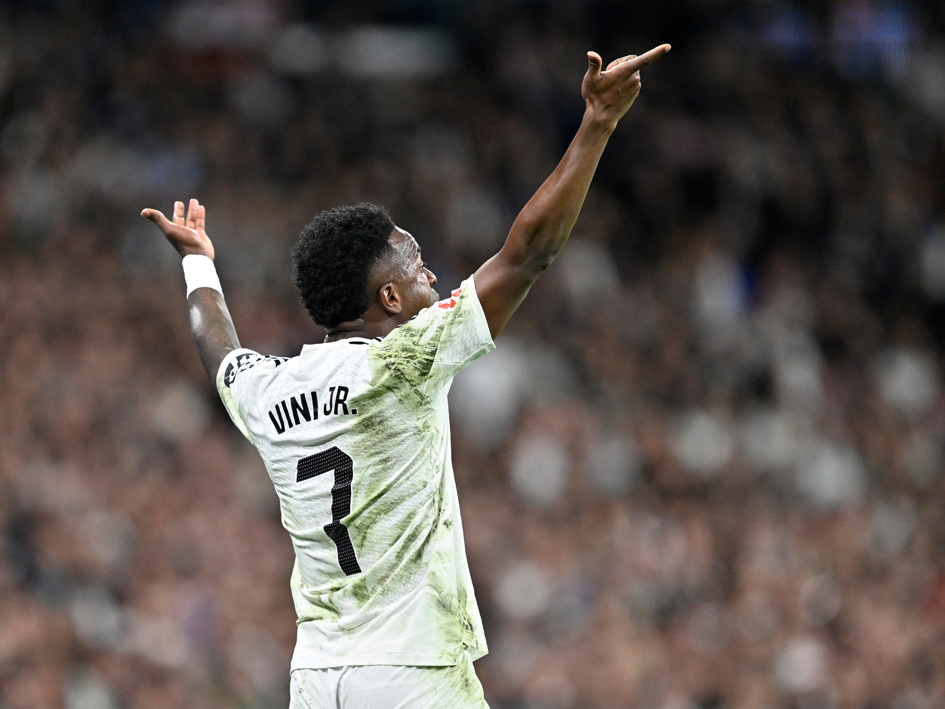 أسباب غضب فينيسيوس من جماهير ريال مدريد