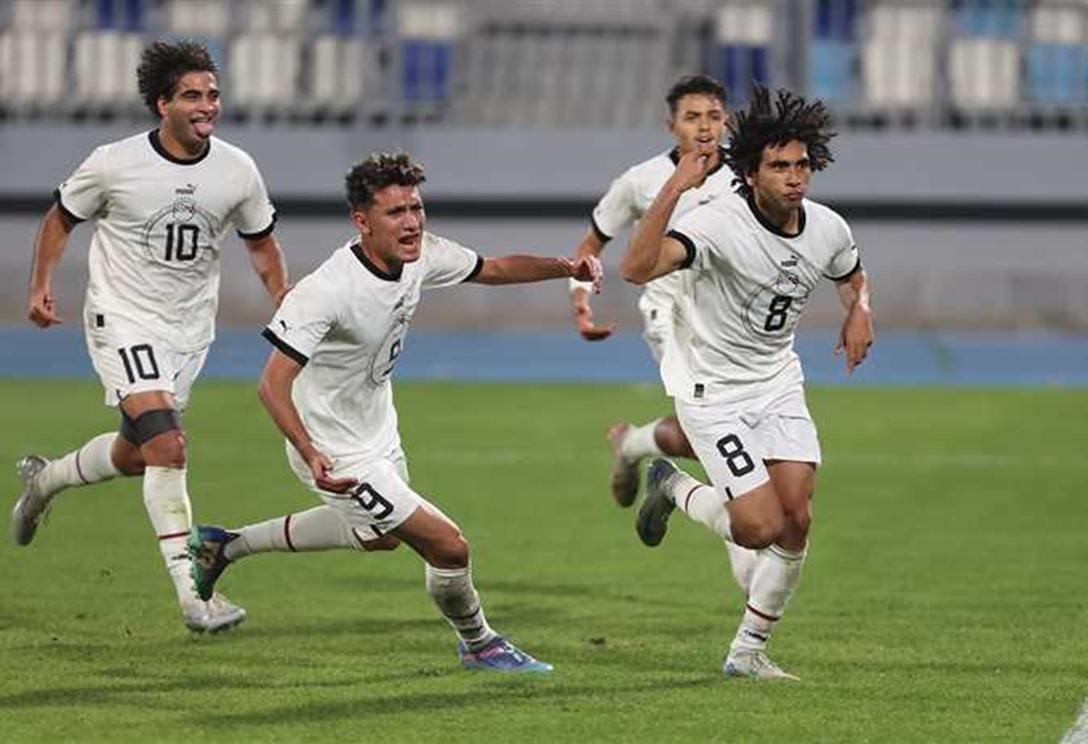 منتخب مصر يهزم الكاميرون ويتمسك بفرصته الأخيرة للتأهل لكأس العالم للناشئين (فيديو)