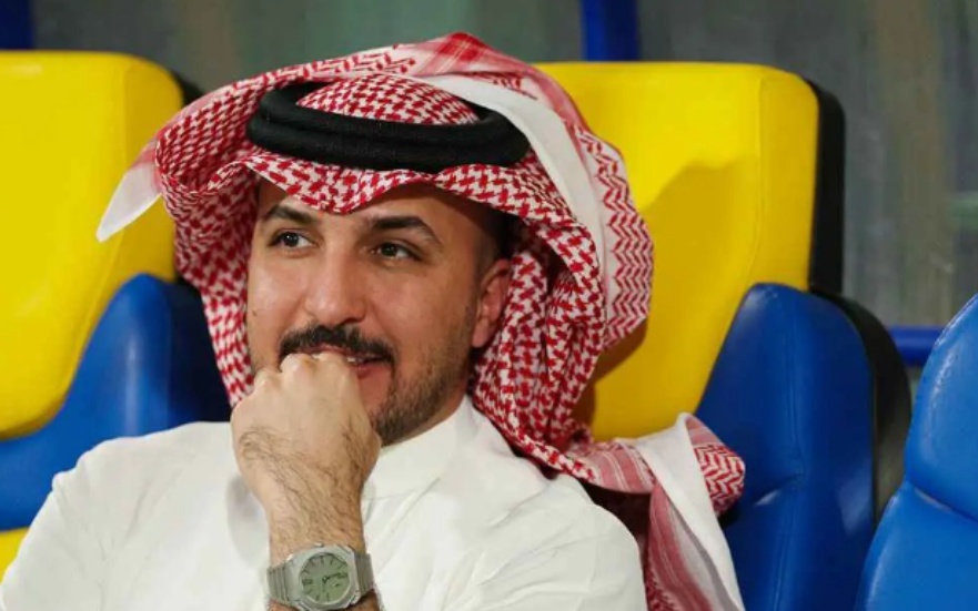 مقابل 700 ألف ريال سعودي.. رئيس نادي النصر السعودي الأسبق يفاجىء جمهور النادي