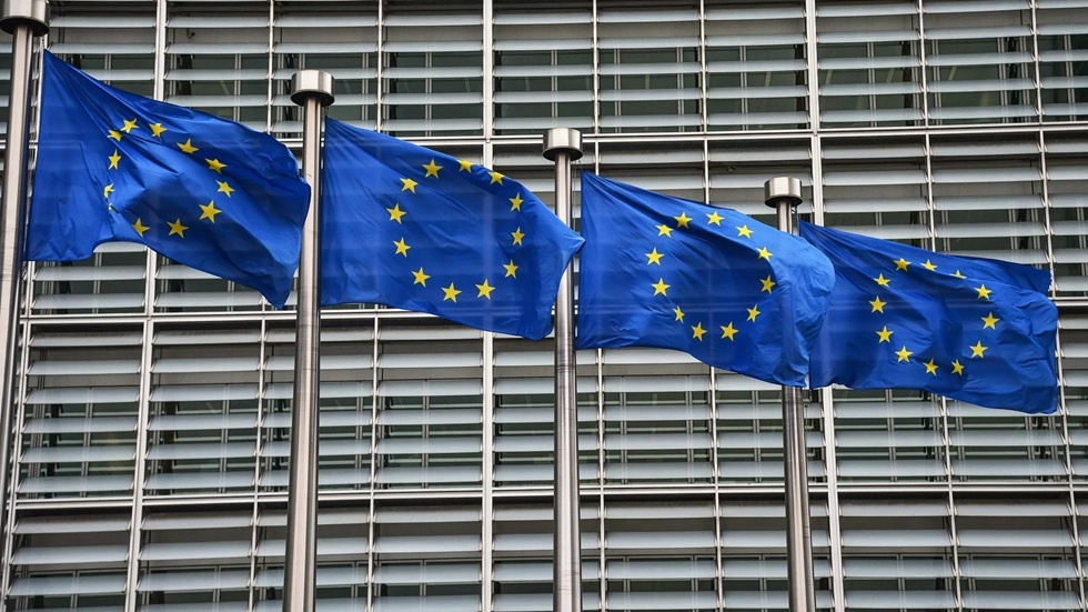 المفوضية الأوروبية تهدد الولايات المتحدة بفرض ضريبة على عائدات الإعلانات الرقمية