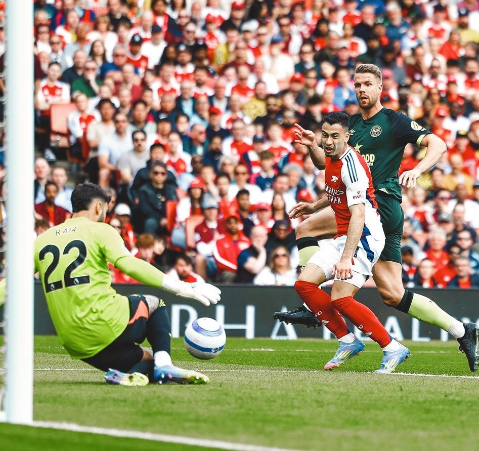 أرسنال يسقط في فخ التعادل مع برينتفورد ويهدي ليفربول فرصة أخرى للاقتراب من لقب الدوري (فيديو)