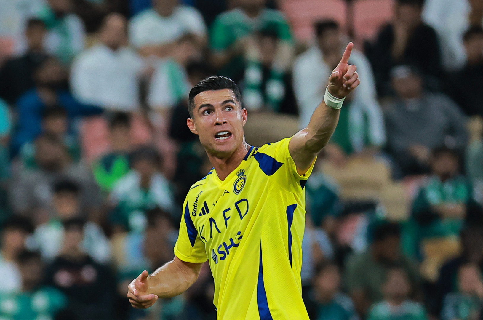 نادي النصر يثير الجدل بـ"صورة رونالدو وتعليق"