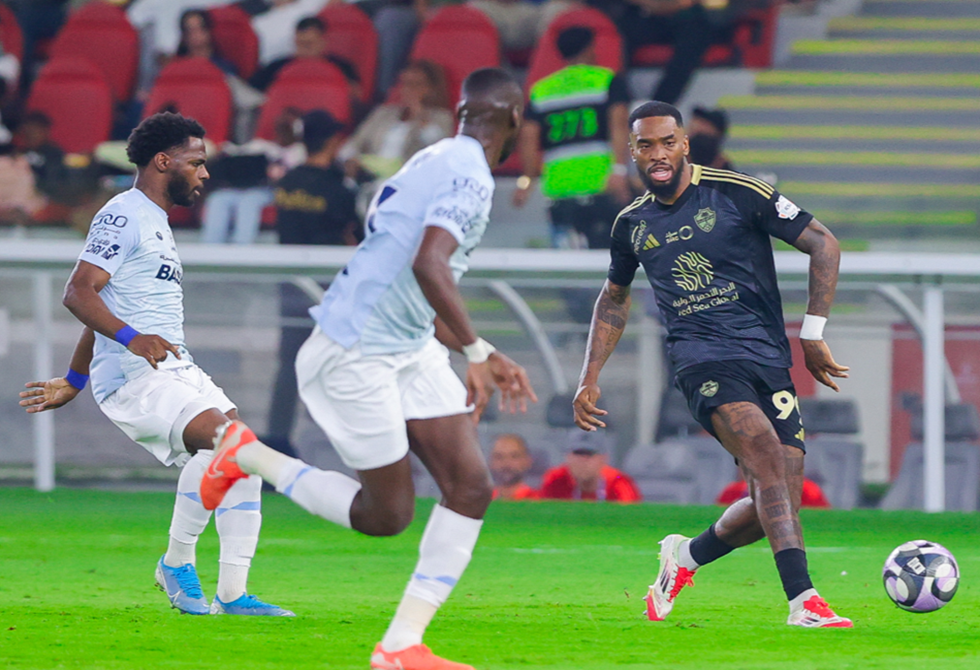 الأهلي يكتسح الفيحاء بخماسية في الدوري السعودي