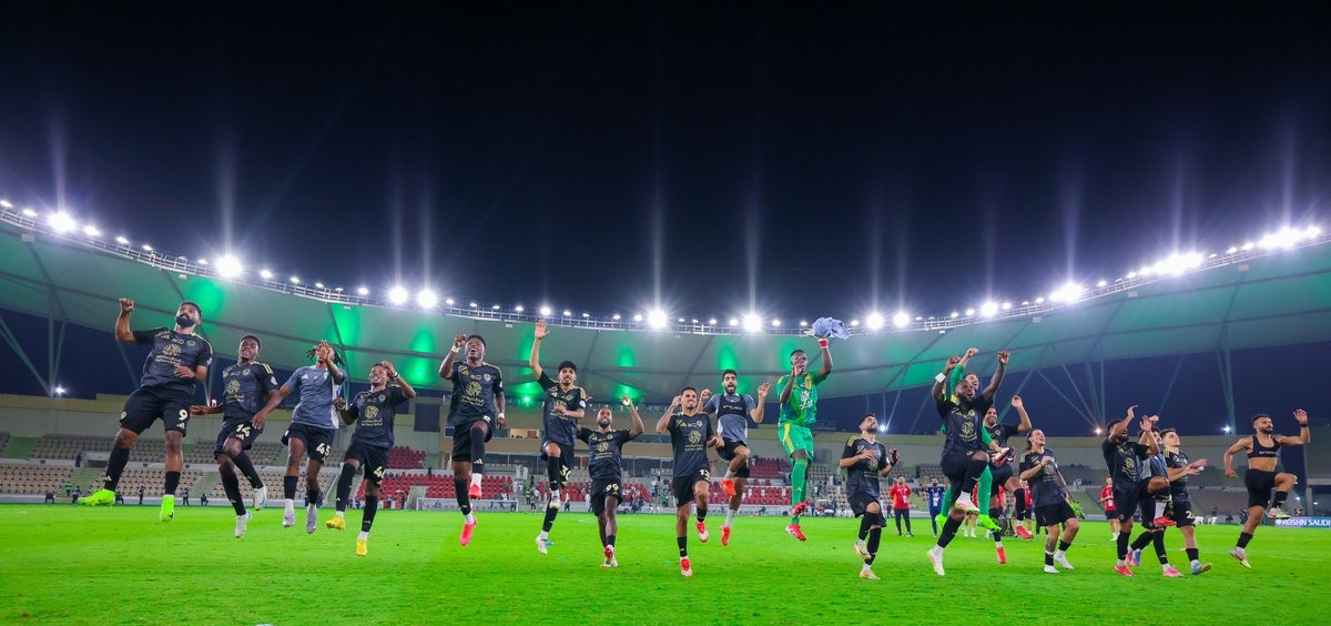 الأهلي السعودي يوضح حقيقة الشكاوى الجماعية ضده في "فيفا"