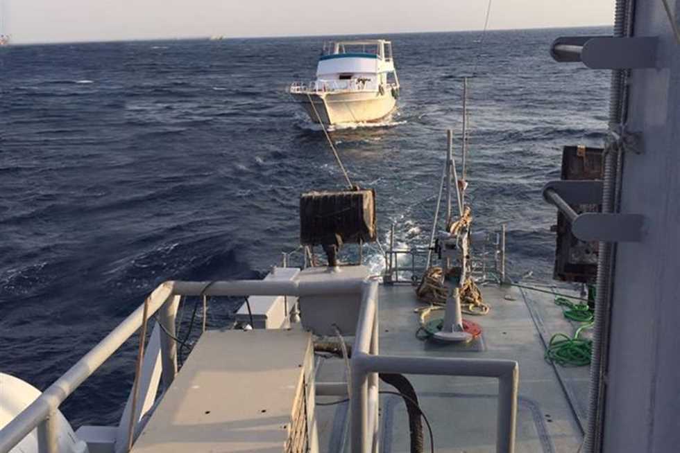 مصر.. إنقاذ مركب يحمل سياحا أجانب ومصريين من الغرق في خليج العقبة