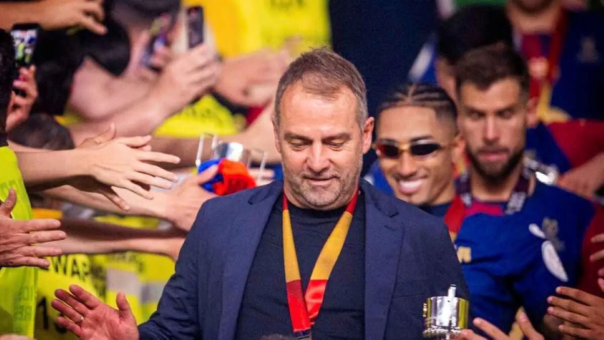 بعد تحقيق كأس ملك إسبانيا.. برشلونة يكافئ هانز فليك