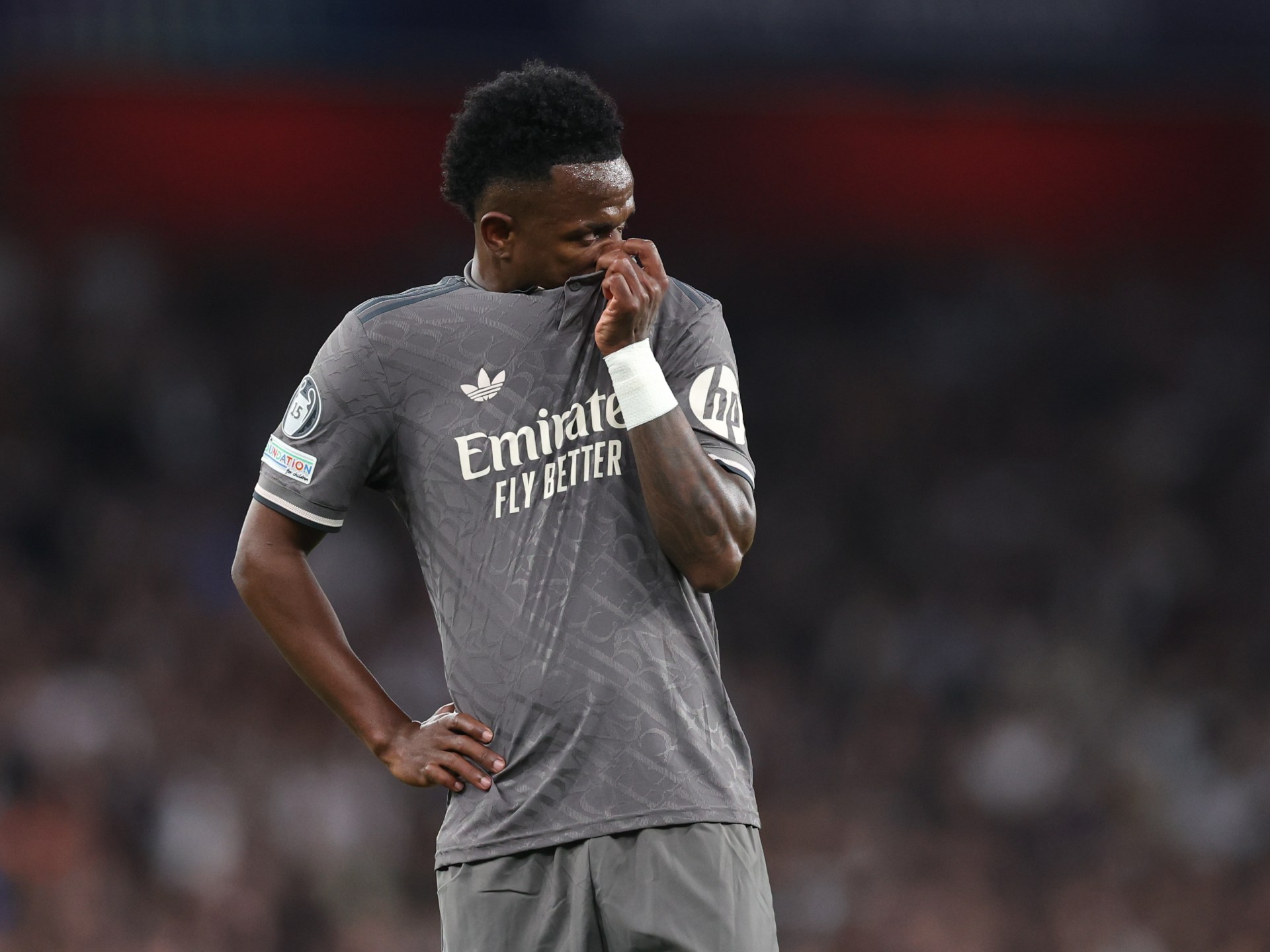 أرقام كارثية لفينيسيوس لاعب ريال مدريد منذ إعلان "تحديه" عالم كرة القدم