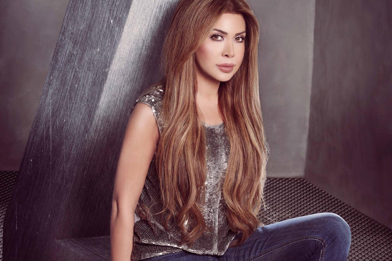سقوط نوال الزغبي على مسرح حفلها في عيد الفطر المبارك 2025 (فيديو)