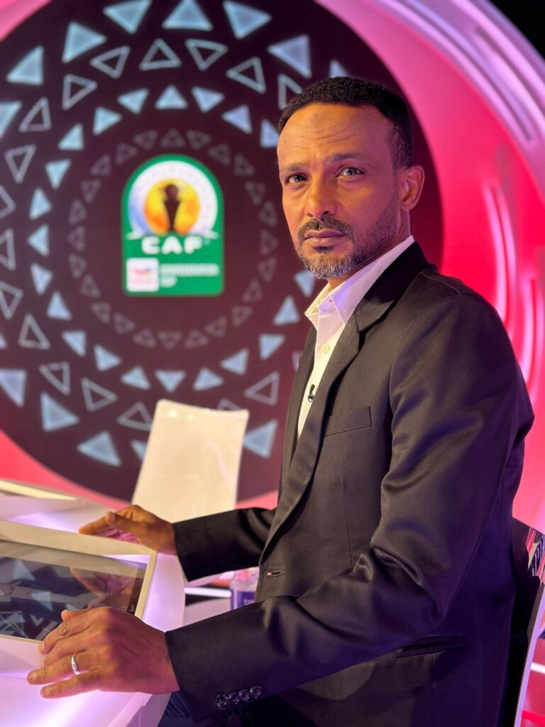 شاهد بالفيديو.. (شكراً إبن السودان المحترم) جمهور الأهلي يشيد بالبرنس هيثم مصطفى ويفضله على زميله المحلل المصري