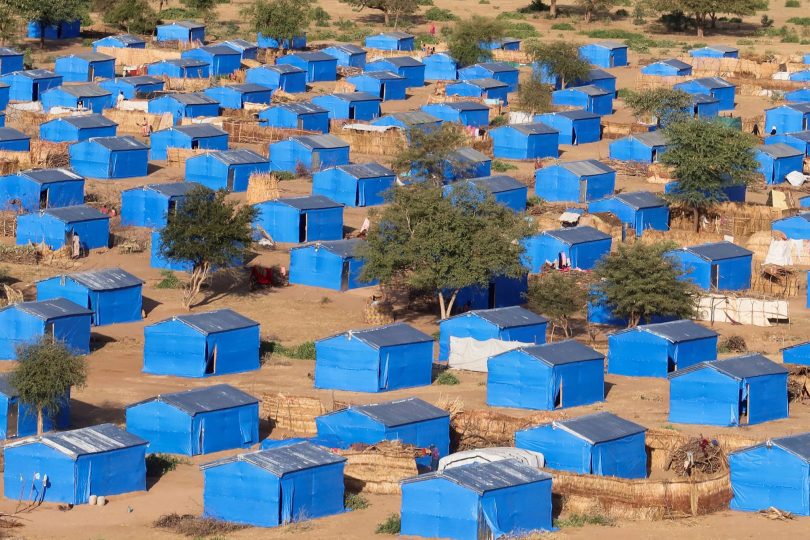 تشاد تبحث تسريع عمليات ترحيل اللاجئين السودانيين إلى المخيمات الثابتة