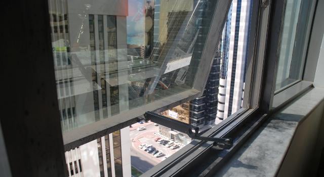 طفل يسقط من الطابق الـ15 ويعيش.. كيف حدثت المعجزة؟