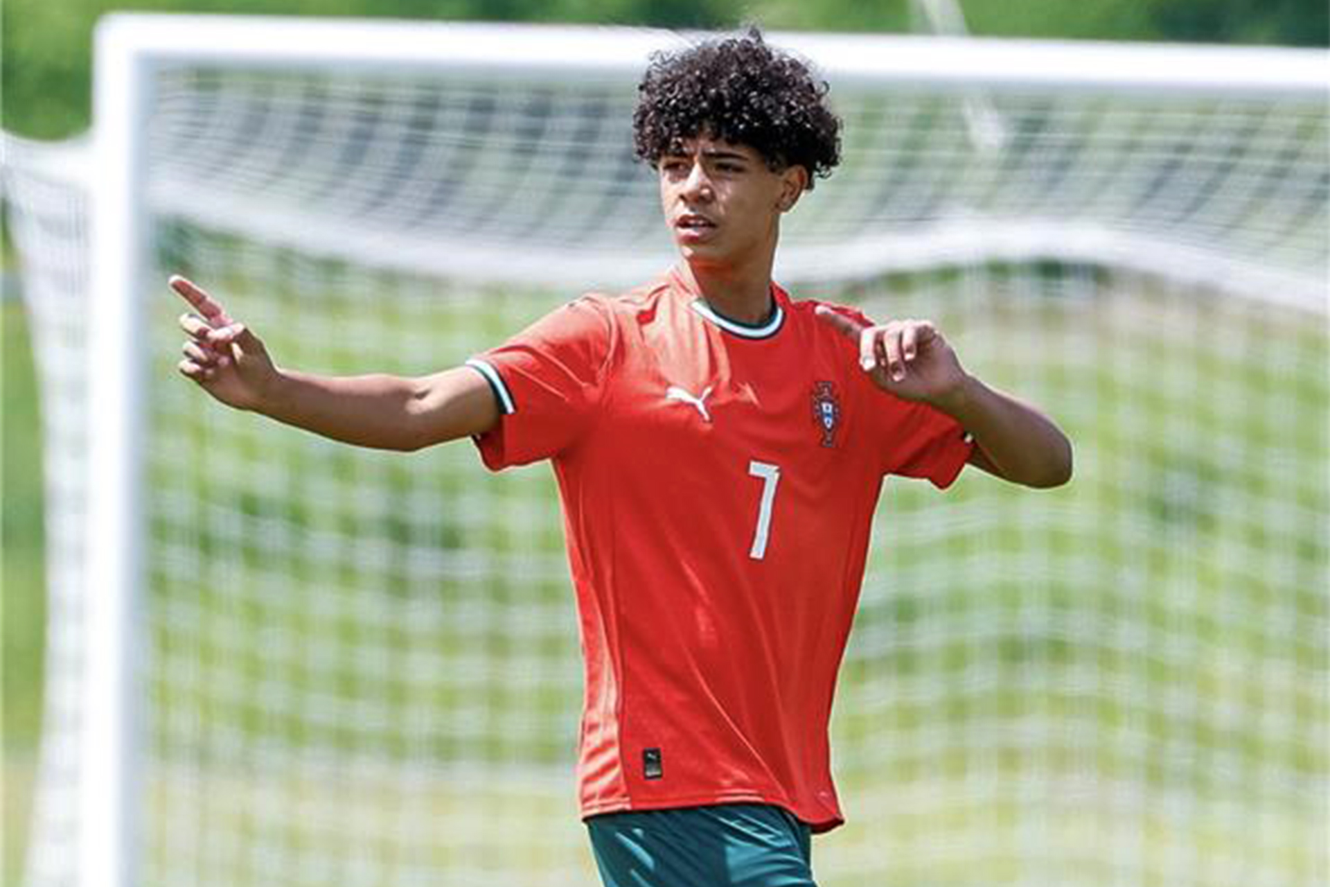 شاهد.. أول مباراة لنجل كريستيانو رونالدو مع منتخب البرتغال