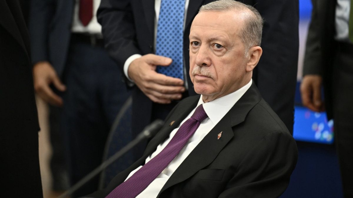 تركيا: أردوغان يعلن عن اكتشاف احتياطي ضخم من الغاز الطبيعي في البحر الأسودتُعد هذه الخطوات جزءًا من استراتيجية أشمل تعمل من خلالها أنقرة على تعزيز شراكاتها الدولية في مجال الطاقة.اقرأ المقال كاملا