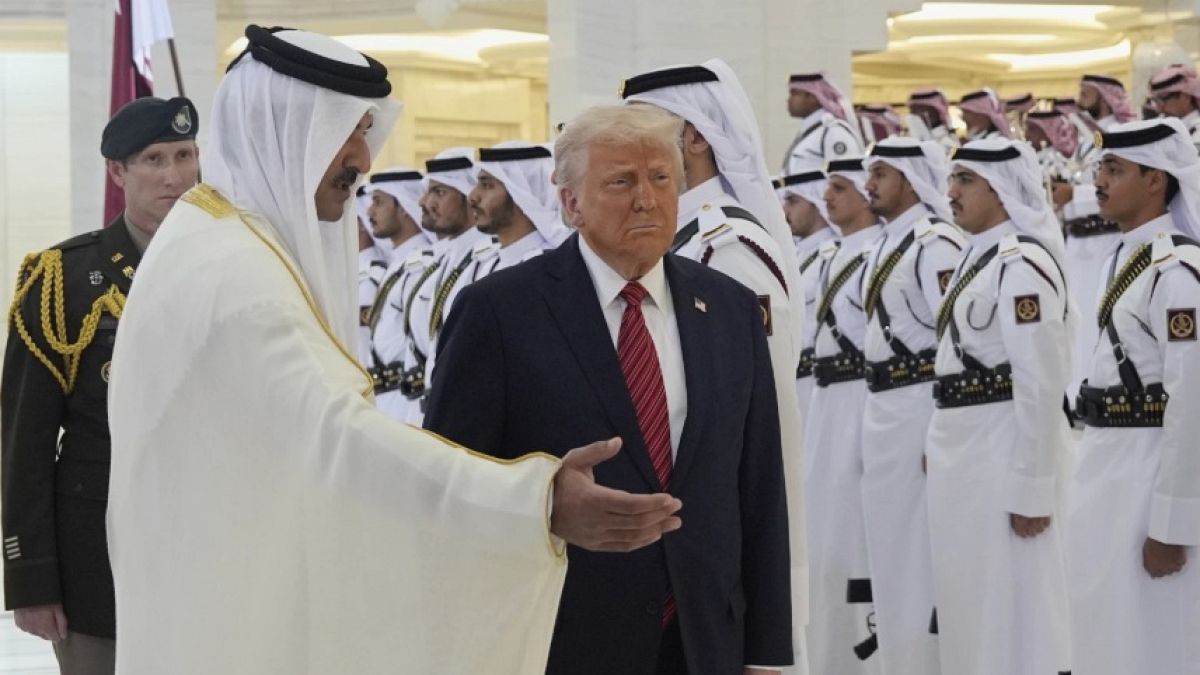 عاجل.
    ترامب بعد لقائه أمير قطر: ناقشنا قضايا العالم وبينها روسيا وأوكرانيا وإيرانترامب بعد لقائه أمير قطر: ناقشنا قضايا العالم وبينها روسيا وأوكرانيا وإيراناقرأ المقال كاملا