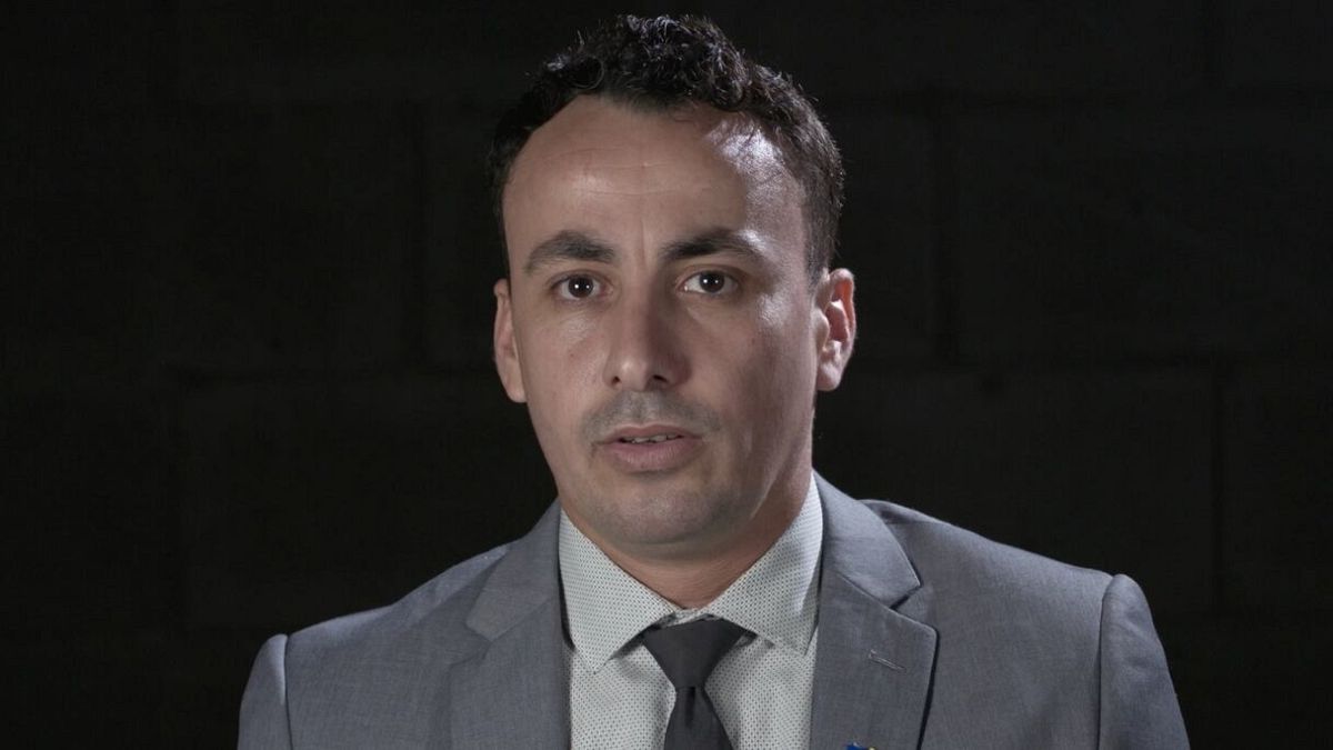 محكمة الاستئناف في باريس ترفض تسليم المعارض الجزائري أكسل بلعباسيقال بلعباسي خارج قاعة المحكمة إن "النضال مستمر"، مؤكدًا أن "شعب منطقة القبائل بريء من هذه الاتهامات".اقرأ المقال كاملا