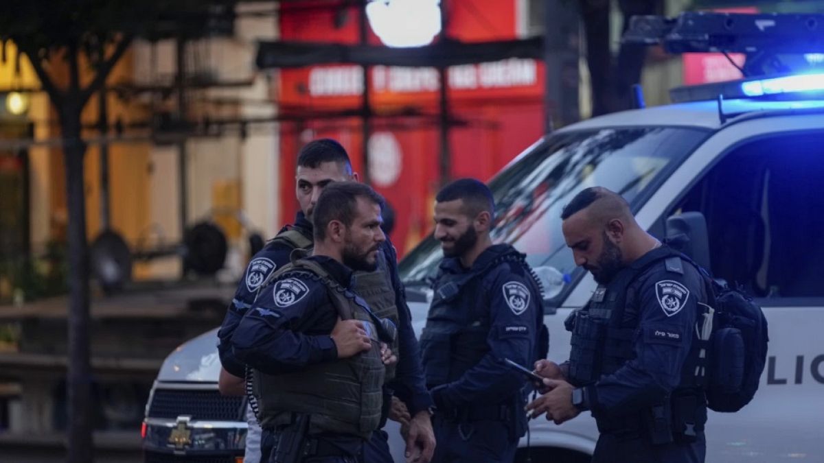 إطلاق نار يستهدف مركبة إسرائيلية ويوقع أربع إصابات عند حاجز الريحان قرب جنين شمال الضفة المحتلةإطلاق نار يستهدف مركبة إسرائيلية ويوقع أربع إصابات عند حاجز الريحان قرب جنين شمال الضفة المحتلةاقرأ المقال كاملا