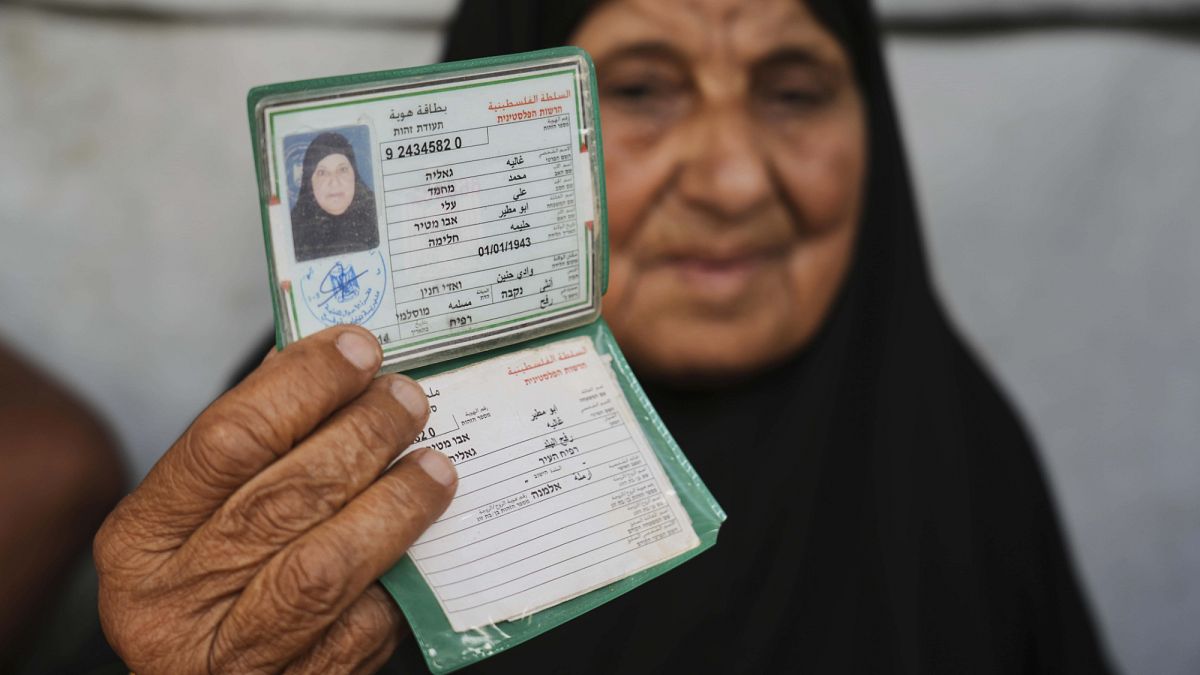 "نعيش نكبة أكبر من أي نكبة"..  غالية أبو مطير تروي مأساة لاجئة فلسطينية على مدى 77 عامافي الذكرى الـ77 للنكبة الفلسطينية، يواجه سكان قطاع غزة أصعب محطات حياتهم منذ عام 1948. غالية أبو مطير، إحدى سكان القطاع الذي يعاني حربا طاحنة منذ 19 شهرا، تهجرت طفلة من قريتها قرب تل أبيب، واليوم تخشى أن تتعرض لتهجير جديد يعيدها إلى تجربة العيش في خيام اللجوء التي عايشتها من قبل.اقرأ المقال كاملا