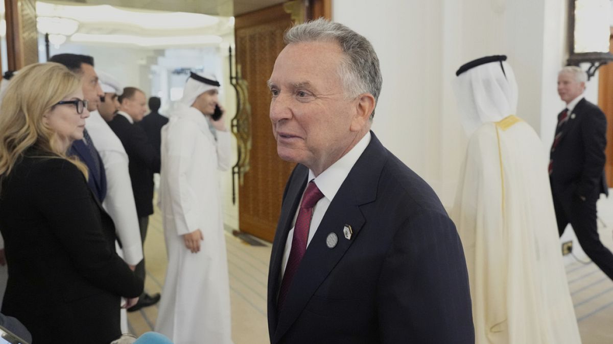 عاجل.
    متناولًا الأوضاع في غزة وأوكرانيا.. ويتكوف: أتوقع أن تنجح المكالمة بين ترامب وبوتينيتوقع المبعوث الأمريكي للشرق الأوسط ستيف ويتكوف نجاحاً كبيراً في مكالمة ترامب وبوتين. مشدداً على ضرورة السعي لتقليل الفجوة بين كييف وموسكو، فيما أكد التوافق مع إسرائيل على دخول المساعدات إلى غزة.اقرأ المقال كاملا