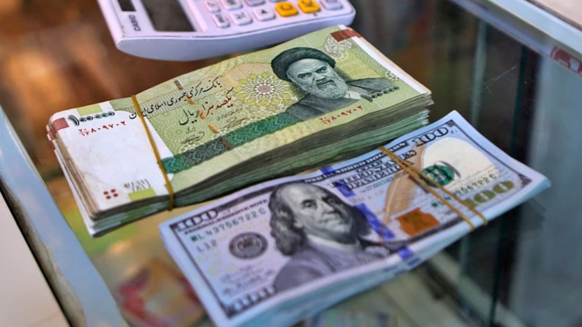 الانهيار يلوح في الأفق.. الاقتصاد الإيراني يترنّح والمفاوضات النووية قد تُحدّد مصيرهتعمقت الأزمة مع دخول البلاد في حلقة مفرغة: انخفاض مستويات المياه يُعيق إنتاج الكهرباء، بينما يؤدي غياب الكهرباء إلى انهيار أنظمة ضخ المياه.اقرأ المقال كاملا