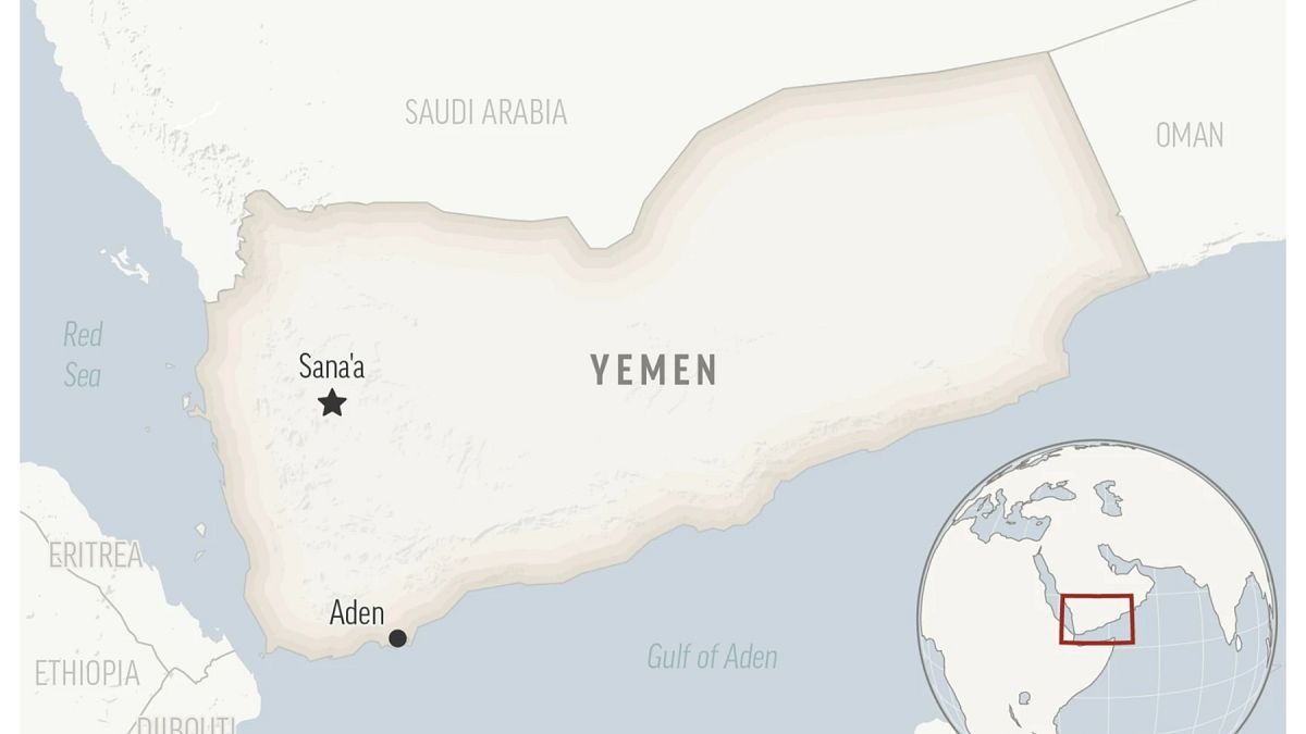 في خطوة فاجأت إسرائيل… اتفاق لوقف إطلاق النار بين الحوثيين وواشنطن بوساطة عمانيةعشية زيارة الرئيس الأمريكي دونالد ترامب للشرق الأوسط، عمان تعلن عن التوصل لاتفاق لوقف إطلاق النار بين الحوثيين وواشنطن.اقرأ المقال كاملا