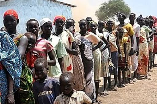 الهلال الأحمر الليبي يقدم مساعدات كبيرة للاجئين السودانيين في الكفرة