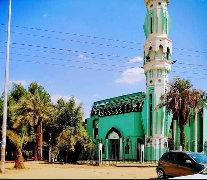 “البركة لا تموت”.. من هي السيدة سنهوري التي صلّى خلفها الآلاف؟