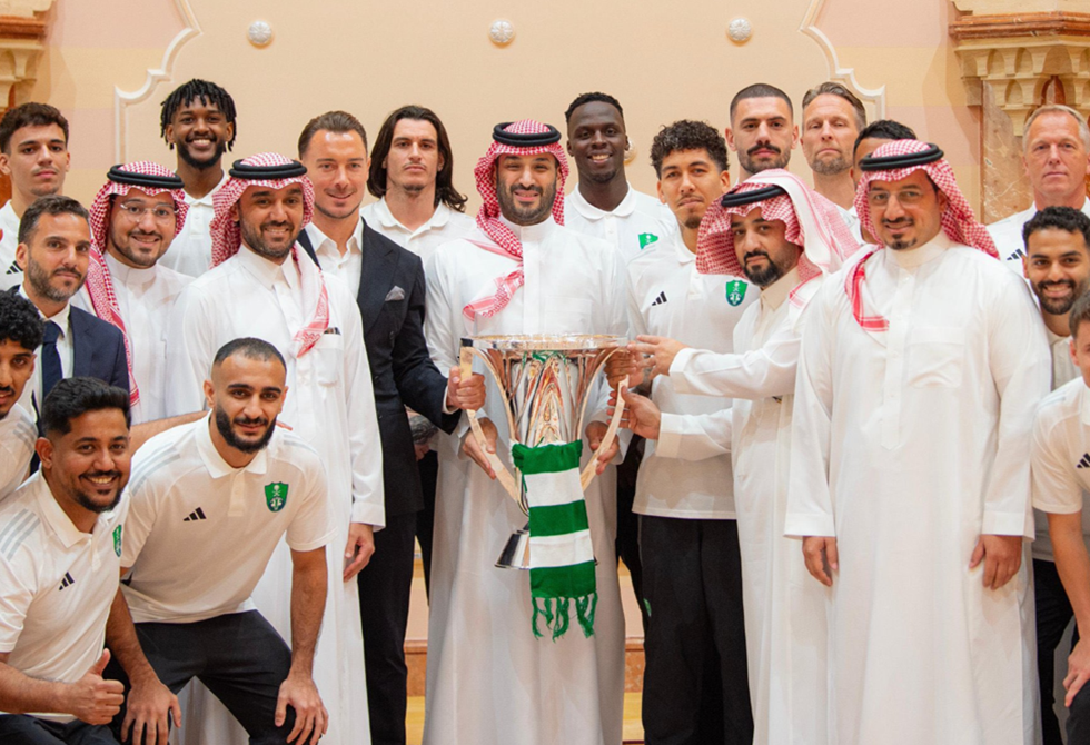 ولي العهد السعودي يكرم فريق أهلي جدة بعد تتويجه التاريخي بدوري أبطال آسيا (صور)