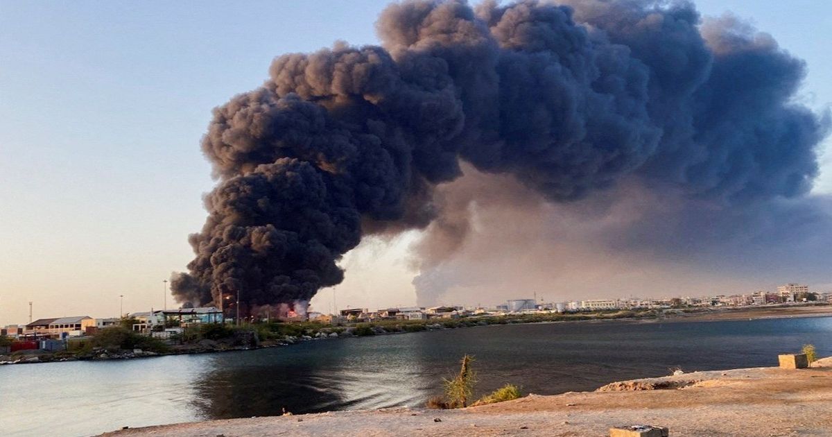 انفجارات في بورتسودان.. والجيش السوداني: اعتراض مسيّرات استهدفت قاعدة بحرية