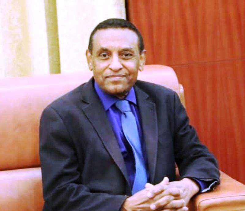 تعيين كامل إدريس رئيساً لوزراء السودان يثير الجدل
