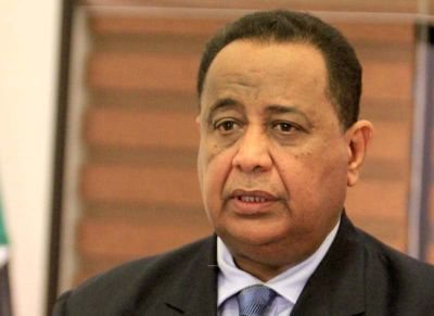 من يقف وراء استغلال اسم البروف غندور؟
