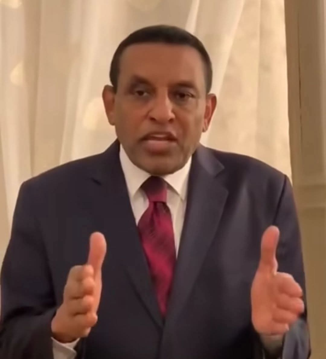 البرهان يُجرِّد أعضاء مجلس السيادة من الإشراف على الوزارات ويعيد الإشراف إلى صلاحية رئيس الوزراء