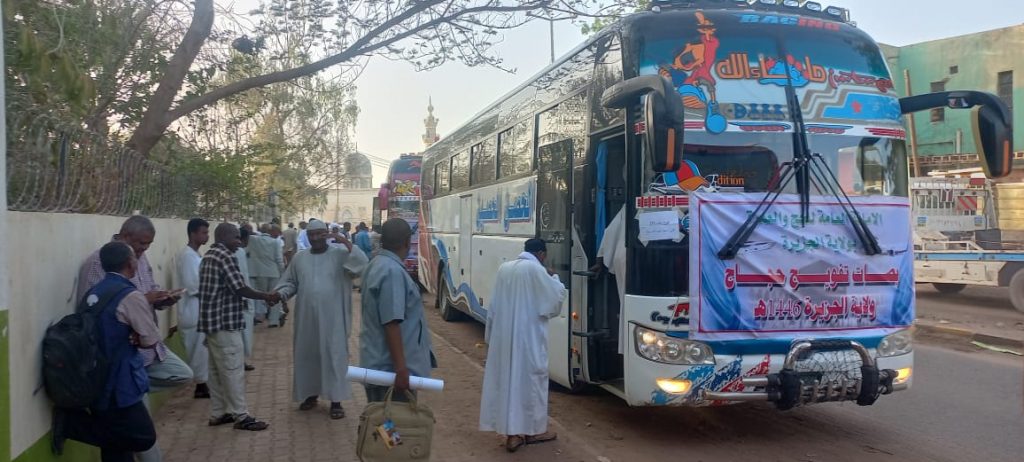 الجزيرة تودع 637 حاجًا في انطلاق الفوج الأول للحج