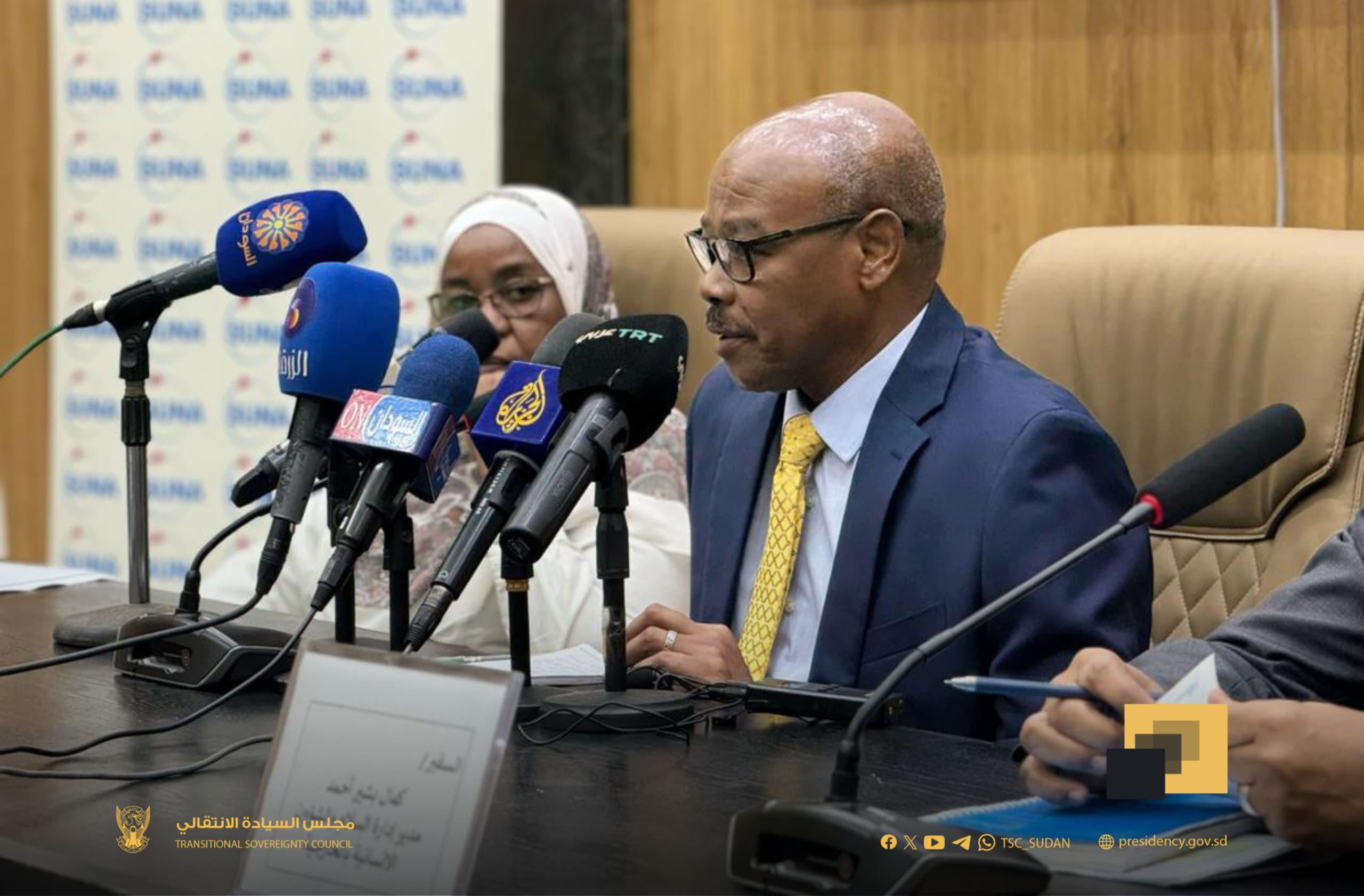 الفريق الصادق إسماعيل يؤكد حرص الحكومة على إيصال المساعدات الإنسانية لكافة النازحين والمحتاجين