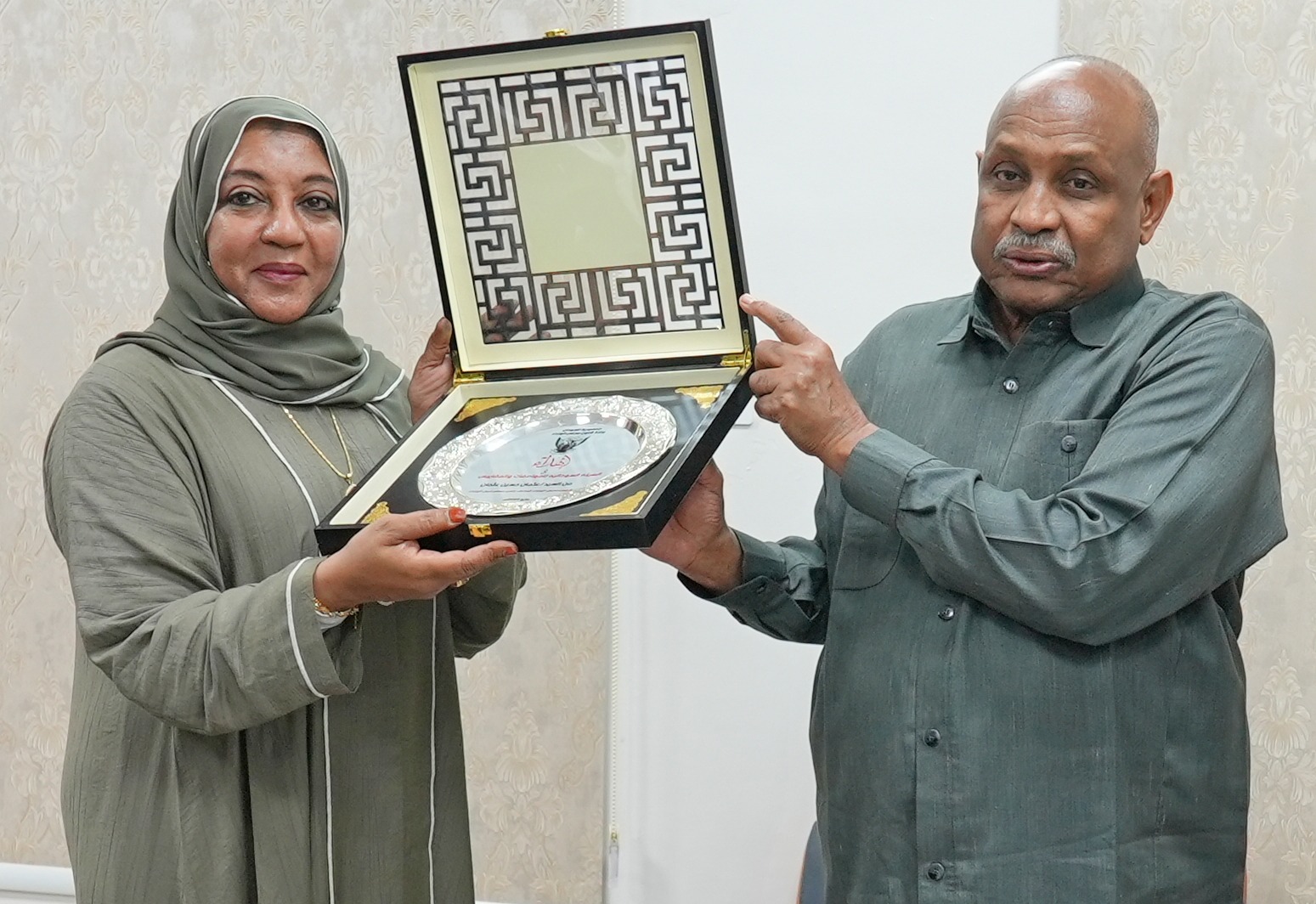 تكريم هيئة المواصفات والمقاييس من مجلس السيادة