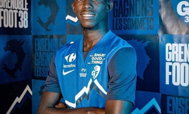 تفاصيل هروب لاعب الهلال إلى فرنسا