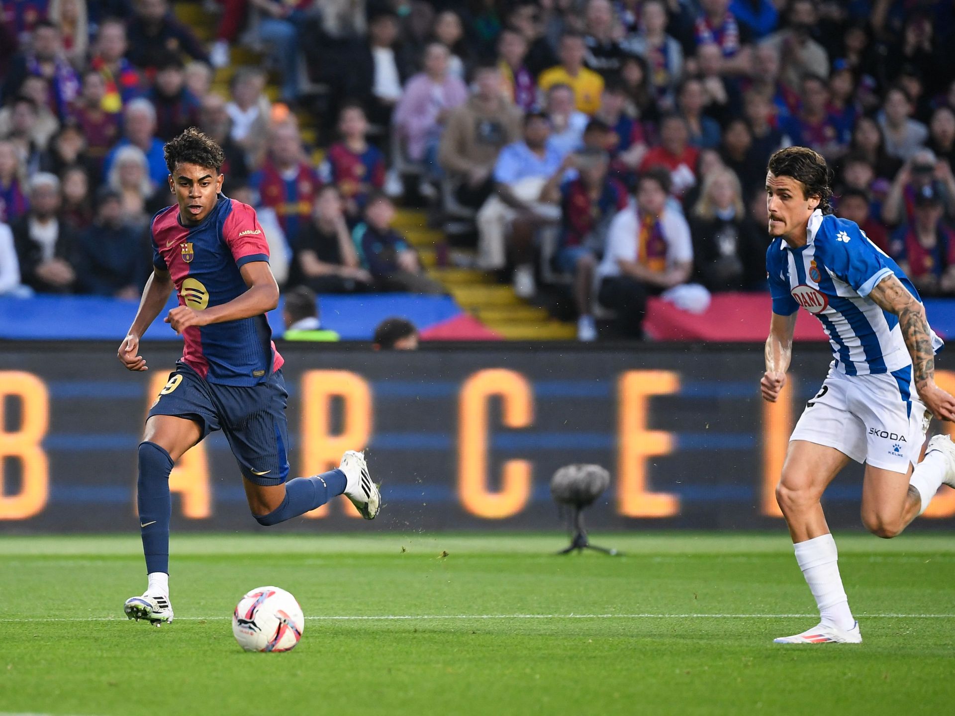 موعد مباراة برشلونة ضد إسبانيول في الدوري الإسباني والقنوات الناقلة