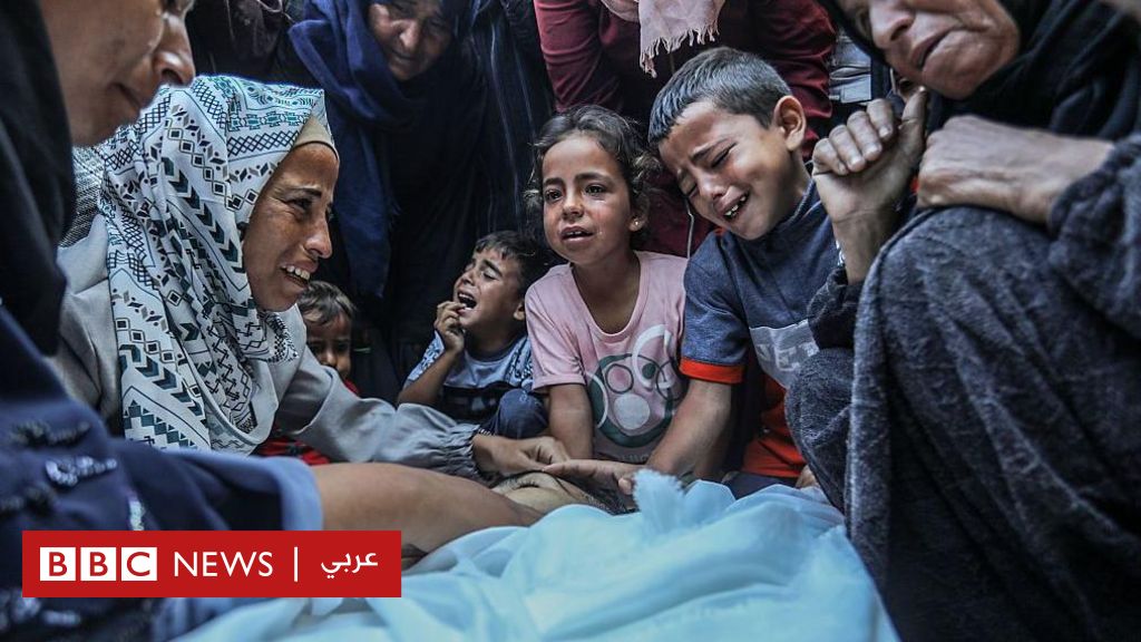 الطبيبة آلاء النجار "تُفجع" بوصول جثامين تسعة من أطفالها أثناء عملها في مجمع ناصر الطبي بغزة، وغارات إسرائيلية متواصلة على مناطق في القطاع