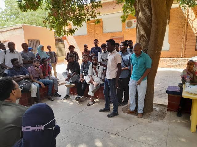 جامعة سودانية تجري إستفتاء وسط الطلاب لـ العودة إلى الخرطوم