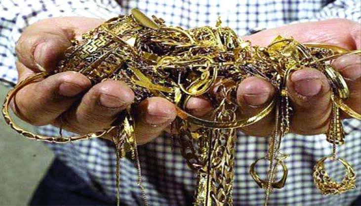 كان يُقيم في مصر وعاد لسرقة الذهب.. توقيف دعامي وزوجته قبل مغادرة البلاد