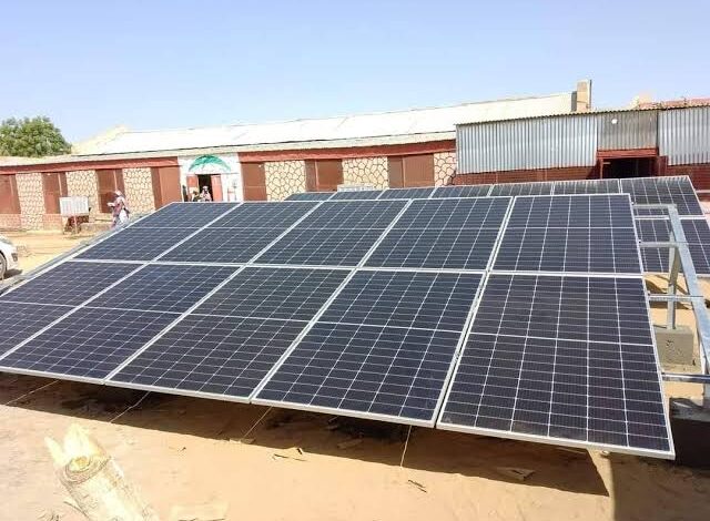 مهندس يكشف معلومة صادمة عن ألواح الطاقة الشمسية المتوفرة في السودان